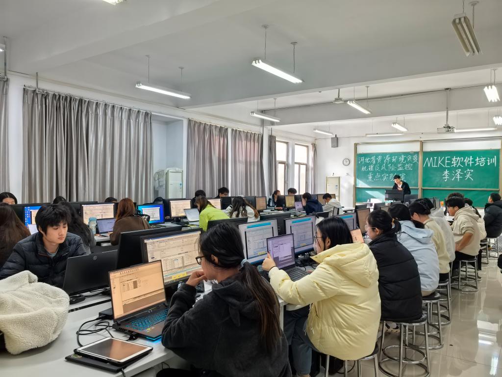 丹華水利專家李澤實(shí)來校授課，MIKE軟件培訓(xùn)助力水利環(huán)境技術(shù)創(chuàng)新